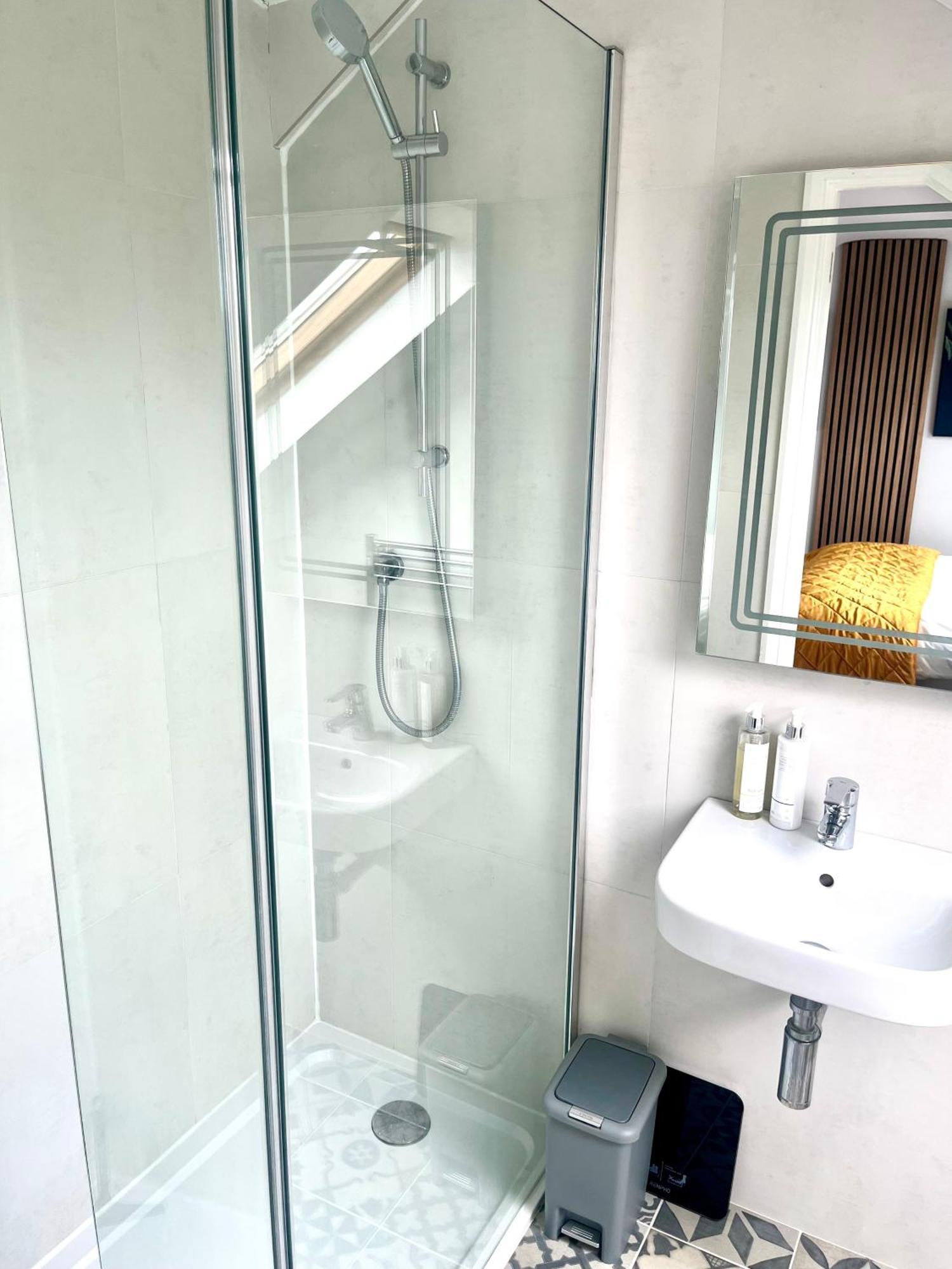 Spacious And Stylish Home Bath Kültér fotó